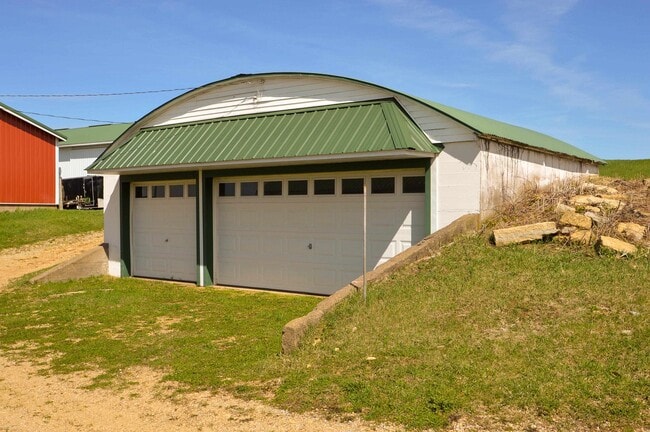 Building Photo - 3884 Breezy Hill Rd