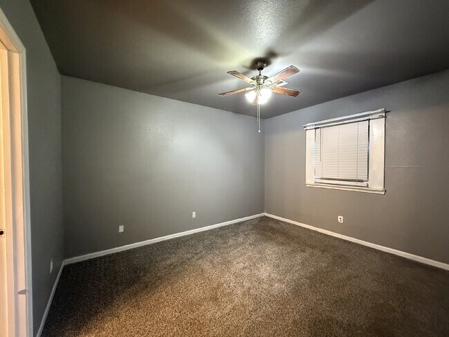 Building Photo - 3BR/Ba duplex in Branson West