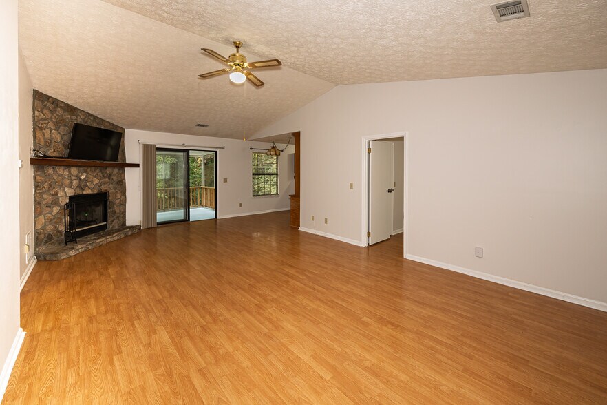 Building Photo - 2655 Merry Rd