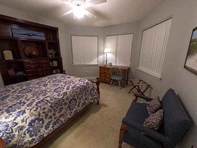 Building Photo - 998 Fay Dr