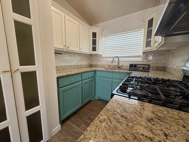 Building Photo - Lower valley duplex for rent