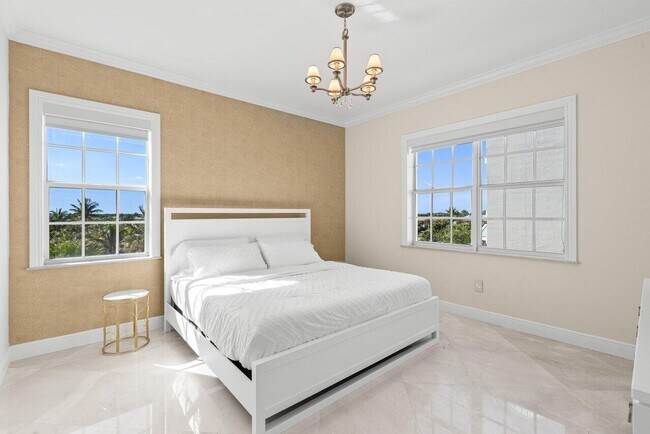 Building Photo - 3000 Jimmy Buffett Mem Hwy