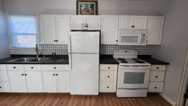 Building Photo - 412 Lombardy St