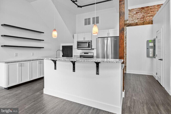 Building Photo - 819 Blooming Glen Rd