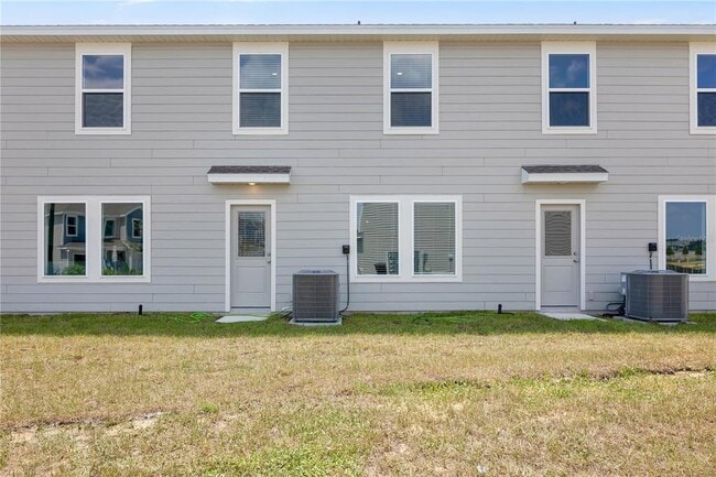 Building Photo - 975 Phoenix St