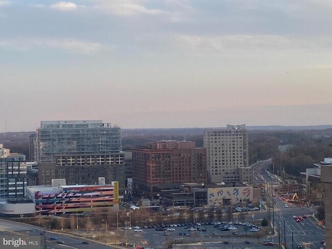 Building Photo - 5750 Bou Ave