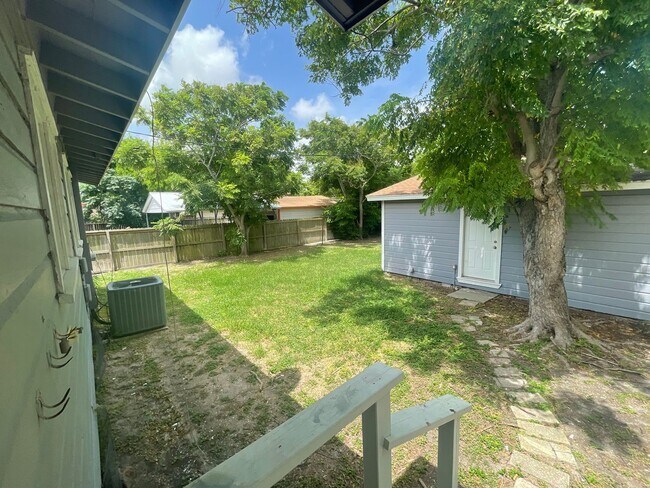 Building Photo - 4501 Moravian Dr