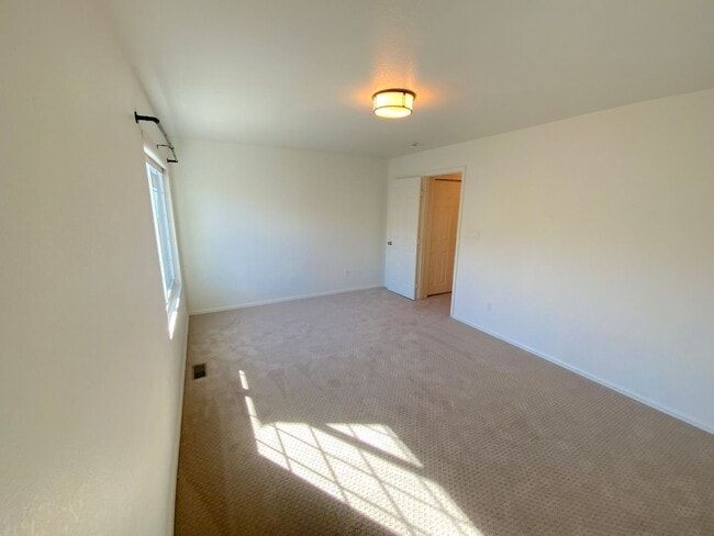 Building Photo - 2 Bedroom Townhome Available Near W Cheyenne Blvd & S Nevada Ave