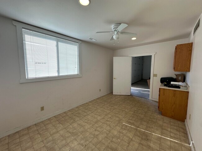 Building Photo - 2900 Graybill Dr