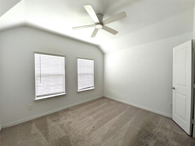 Building Photo - 14601 Little Water Dr