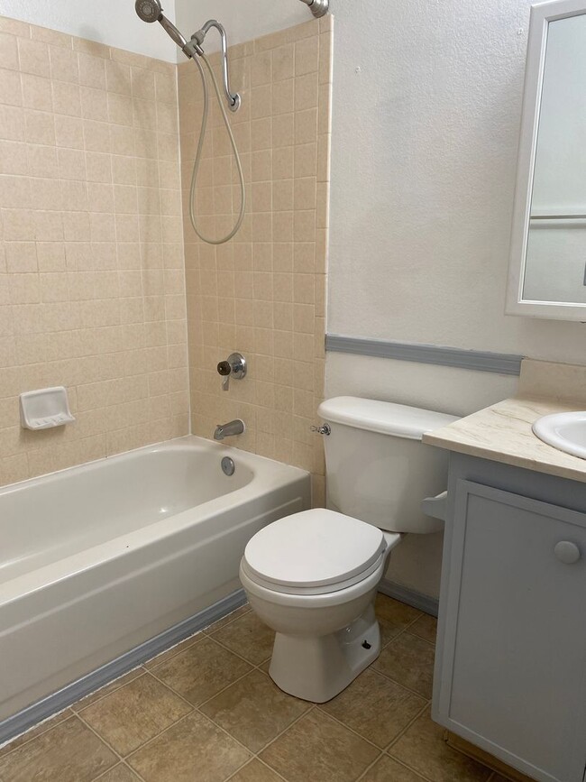 Building Photo - 1460 Linden Way