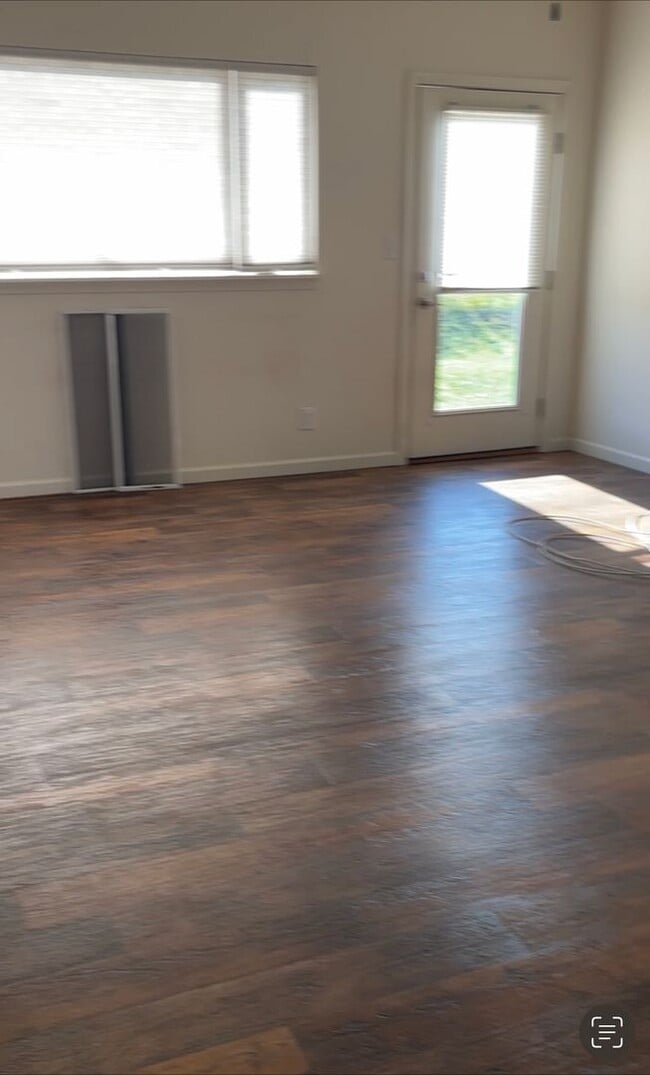 Building Photo - RANCH STYLE HOME - 4 Bed 2 Bath