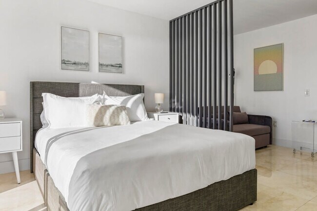 Building Photo - 212 West Dr