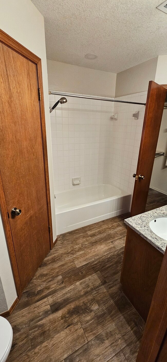 Building Photo - 1320 Greenfield Dr