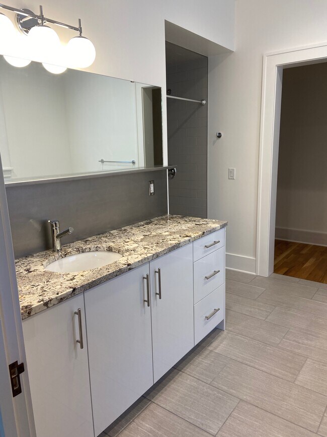 Building Photo - 237 Stuart Ave