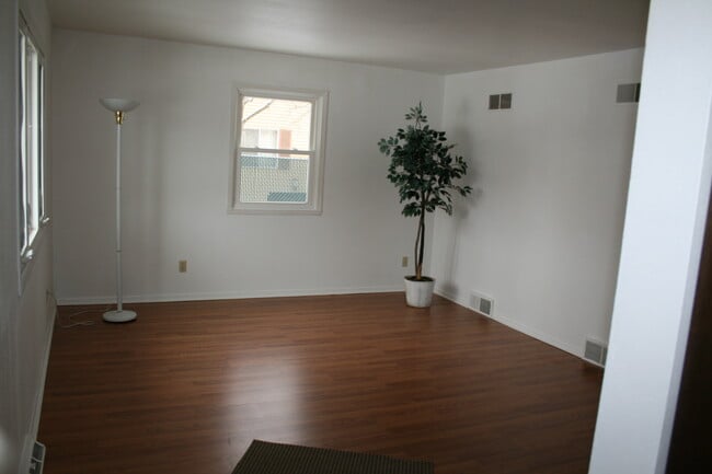 Building Photo - 11455 W Forest Home Ave