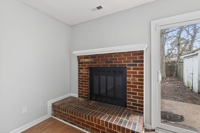 Building Photo - 2 bed 1.5 Bath Townhome in Indian Lakes