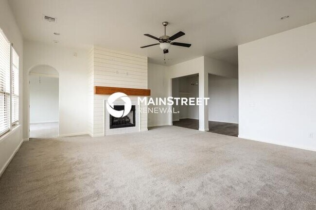 Building Photo - 3 Bedroom Pet-Friendly Home in Yukon, OK with Main Street Renewal