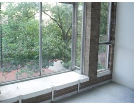 Building Photo - 99 Pond Ave