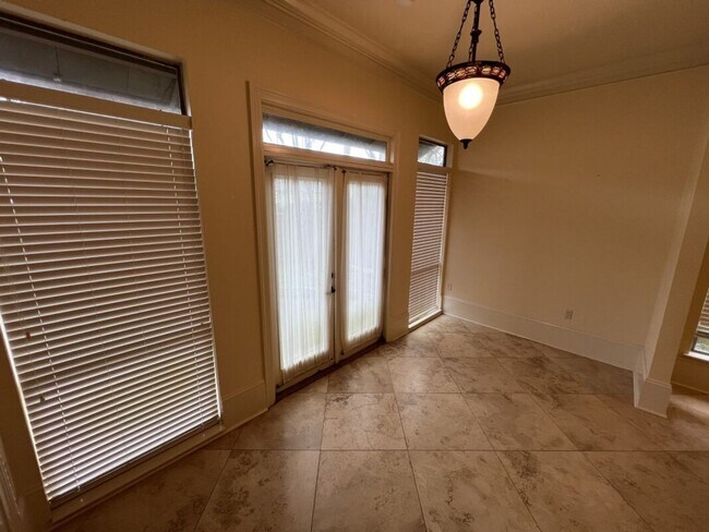 Building Photo - Elegant Two-Story Home with Outdoor Kitchen in Desirable Shadows Lake