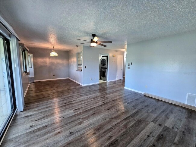 Building Photo - 520 Fairways Cir