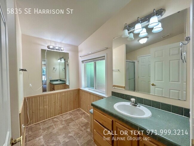 Building Photo - 5835 SE Harrison St