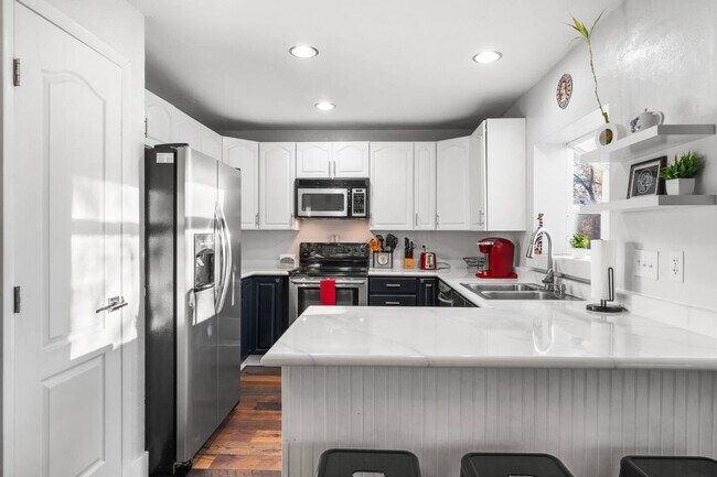 Building Photo - 6029 Iris Way