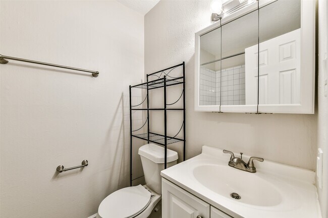 Building Photo - 515 Bellmar Ln