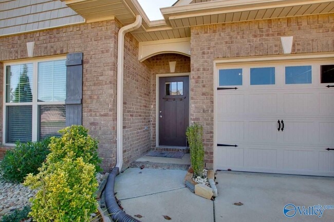 Building Photo - 7206 Lathan Dr SE