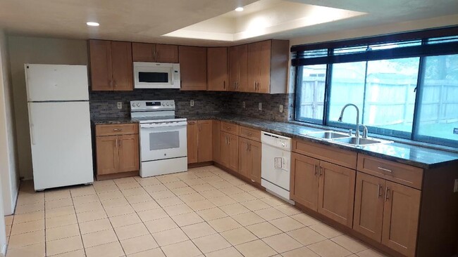 Brightly Lit Kitchen Without Ambient Lighting On - 5538 W Ridgecreek Dr