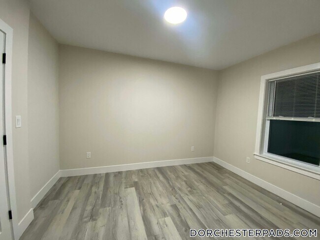Building Photo - 10 Cawfield St