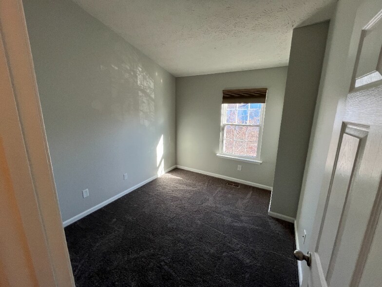 Building Photo - 225 Sherando Cir