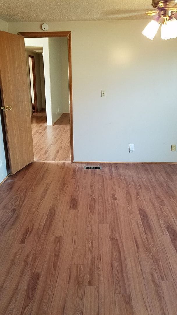 Building Photo - 4 bd, 2.75 ba N Columbia, 2nd living room ...