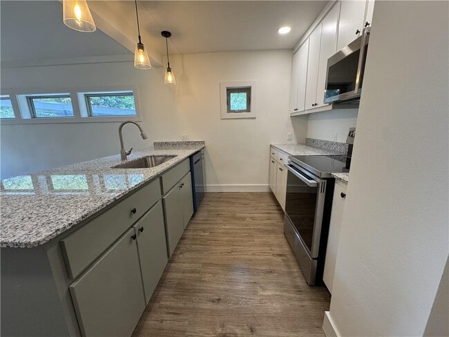 Building Photo - 1111 S Ray Ave