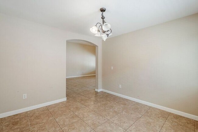 Building Photo - Pending/ Rented - Bright & Airy 4-Bedroom ...