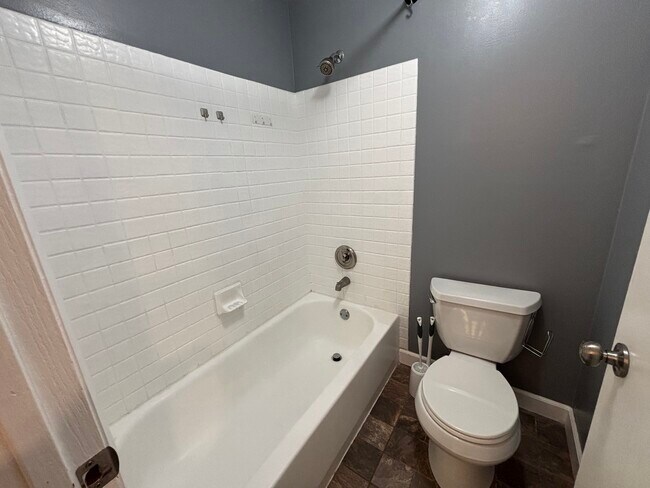 Building Photo - 2114 Southwind Cir