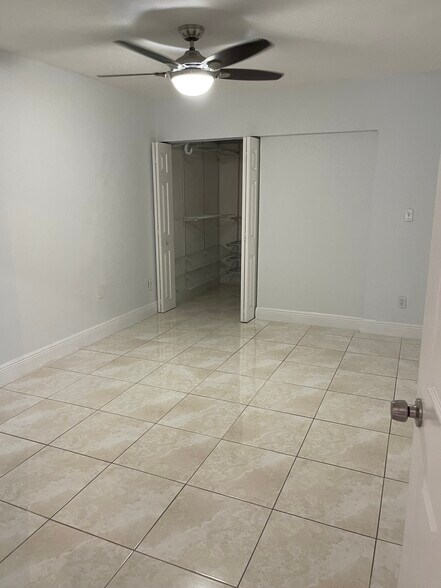 Master bedroom - 13909 SW 57th Ln