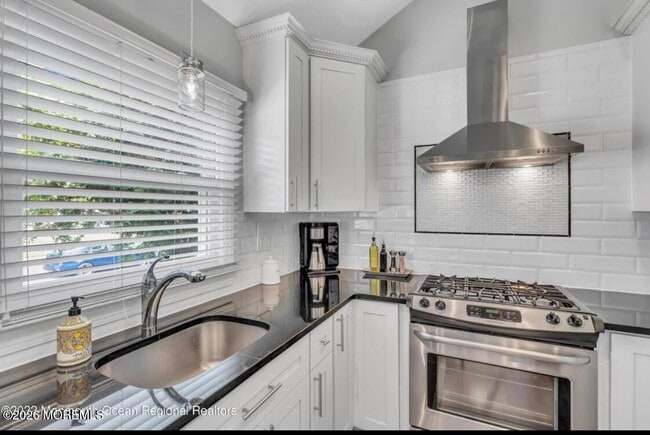 Building Photo - 35 Arno St