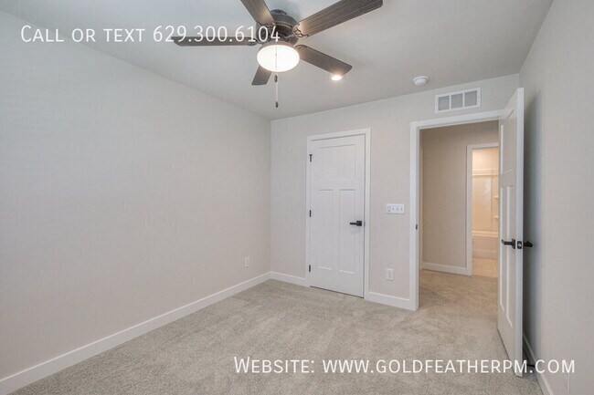 Building Photo - 2009 Walnut Ln