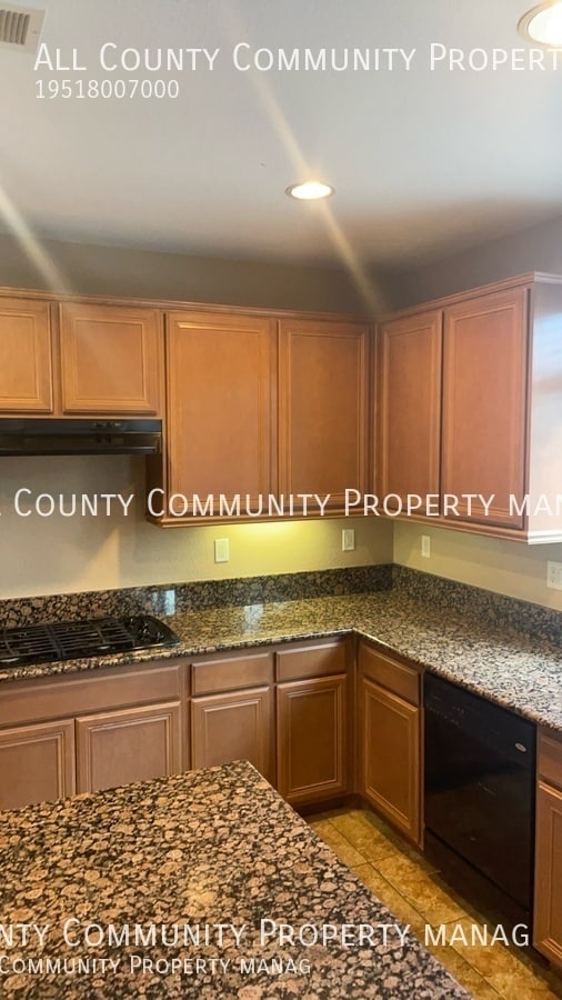 Building Photo - 40298 Hannah Way