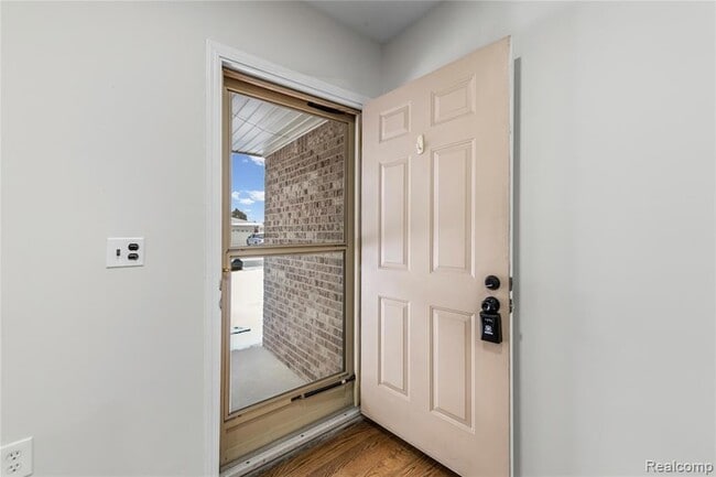 Building Photo - 39327 Timberlane Dr