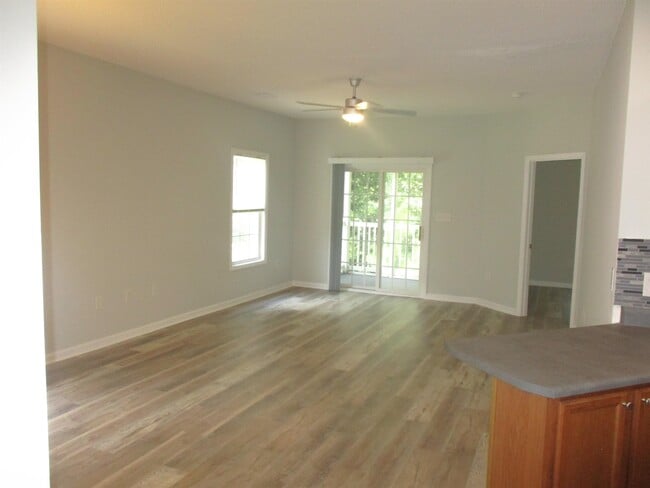 Building Photo - 100 Lazy Willow Ln