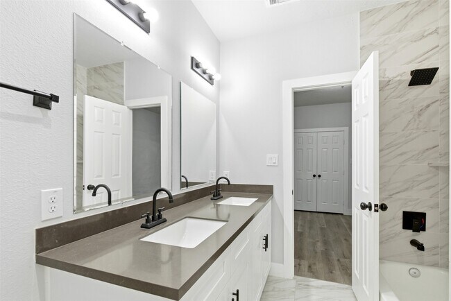 Building Photo - 6916 Tommye St