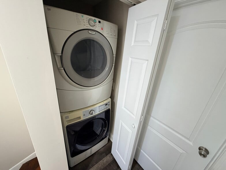 Washer/dryer included on top floor (bedroom level) - 607 Cheraton rd