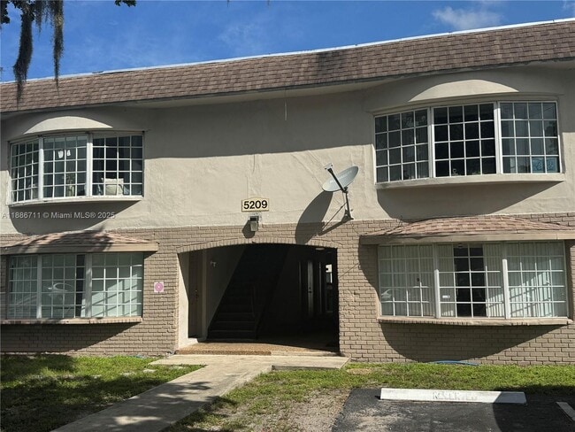 Building Photo - 5209 NW 18th St