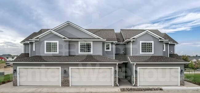 Building Photo - 7000 Lake Hill Dr