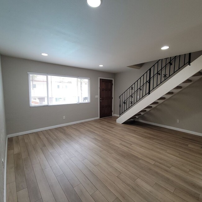 Building Photo - Live and Love this Coastal Condo in Del Ma...