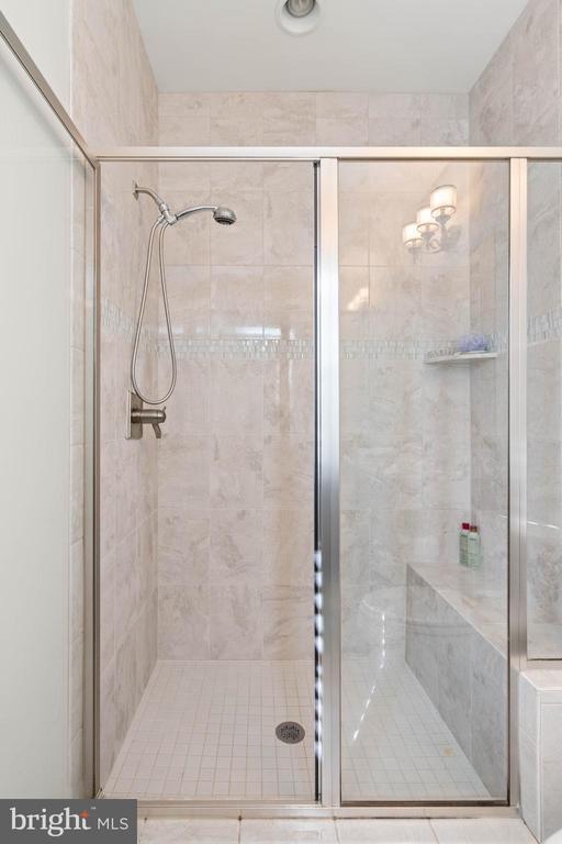 Building Photo - 1604 Colonial Ln