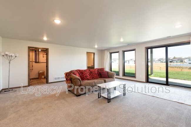 Building Photo - 527 Flint Dr