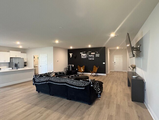 Building Photo - 5614 Becky Thatcher Ct